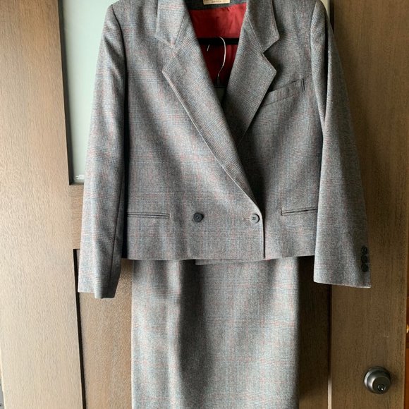 Money Suit! Subtle Grey Plaid (Petite size 8) - Picture 1 of 5